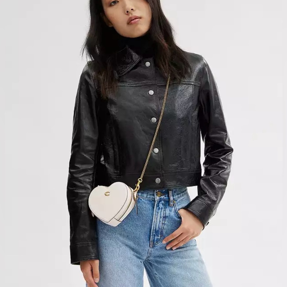 Heart Crossbody Bag 💕 - Picture 6 of 9